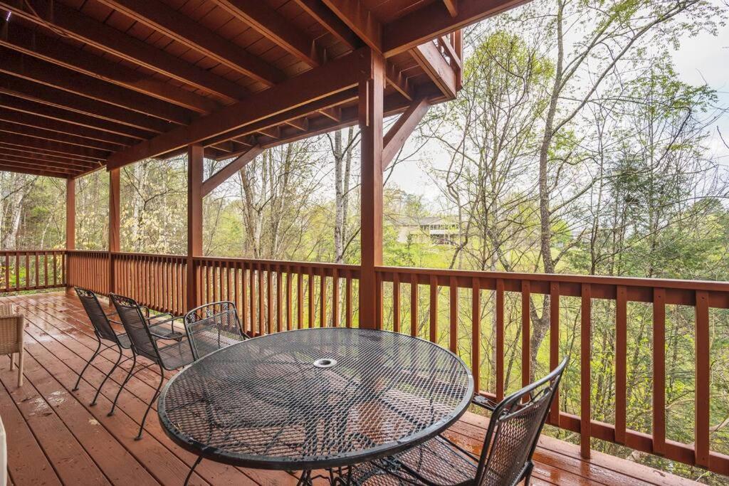 Four Private Suites - Hot Tub - Arcade - Fast Wi-Fi - One Minute To Parkway Fun Pigeon Forge Exteriör bild