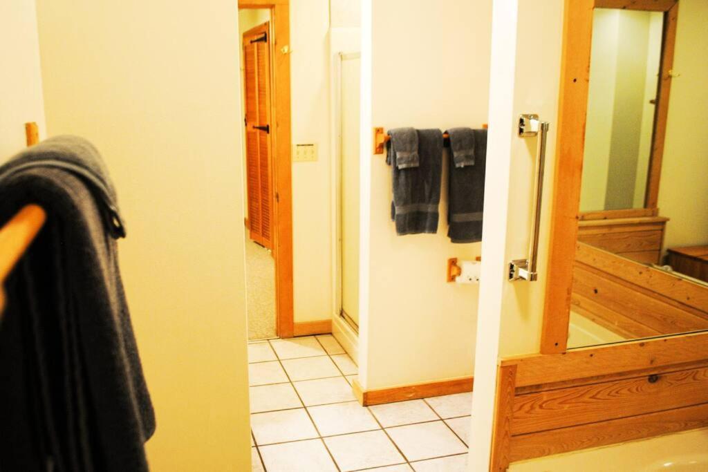 Four Private Suites - Hot Tub - Arcade - Fast Wi-Fi - One Minute To Parkway Fun Pigeon Forge Exteriör bild