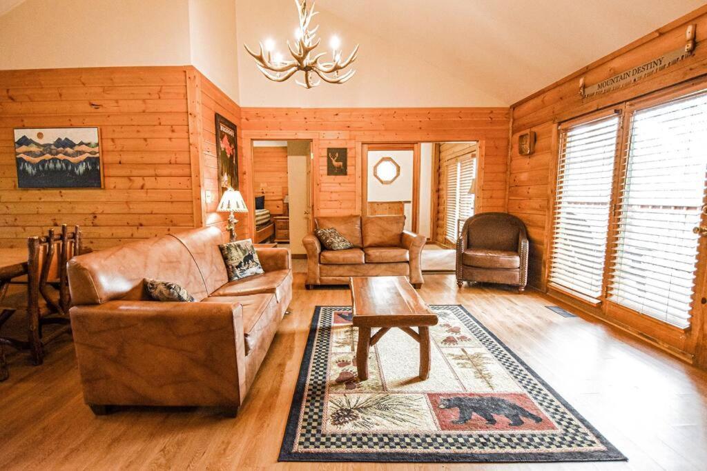 Four Private Suites - Hot Tub - Arcade - Fast Wi-Fi - One Minute To Parkway Fun Pigeon Forge Exteriör bild