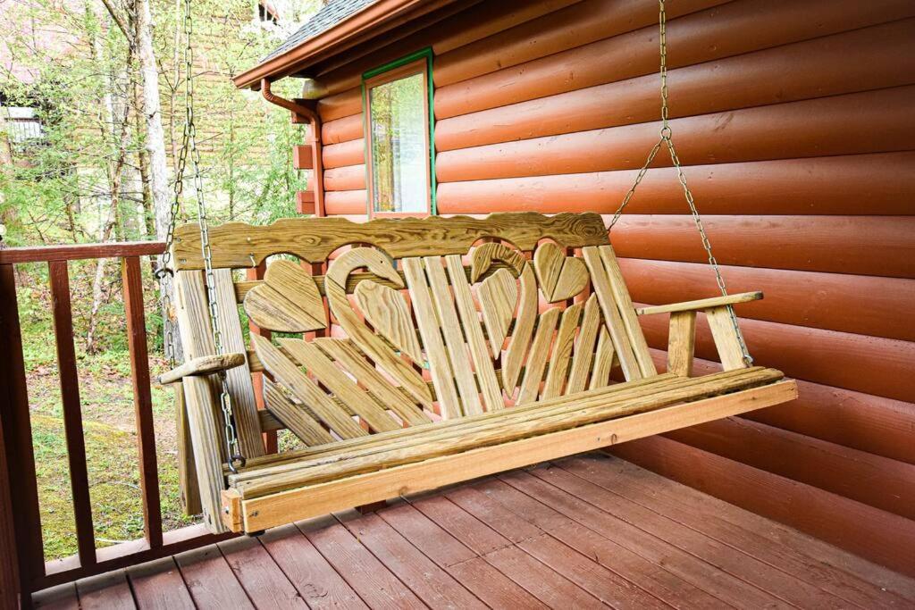 Four Private Suites - Hot Tub - Arcade - Fast Wi-Fi - One Minute To Parkway Fun Pigeon Forge Exteriör bild