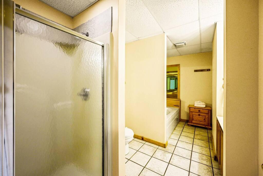 Four Private Suites - Hot Tub - Arcade - Fast Wi-Fi - One Minute To Parkway Fun Pigeon Forge Exteriör bild