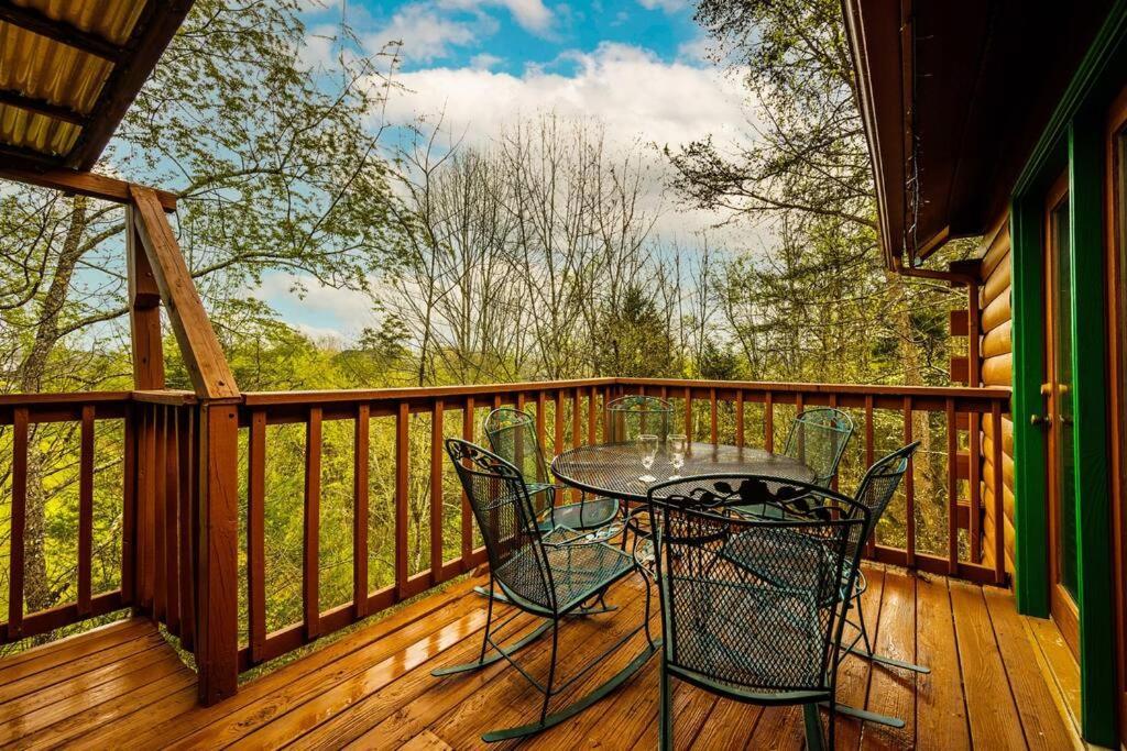 Four Private Suites - Hot Tub - Arcade - Fast Wi-Fi - One Minute To Parkway Fun Pigeon Forge Exteriör bild