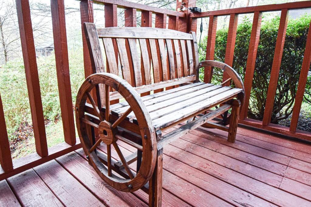 Four Private Suites - Hot Tub - Arcade - Fast Wi-Fi - One Minute To Parkway Fun Pigeon Forge Exteriör bild